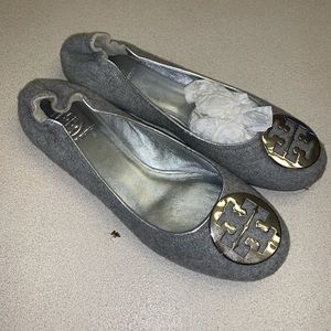 TORY BUTCH FLATS. ONLY WORN ONE DAY.